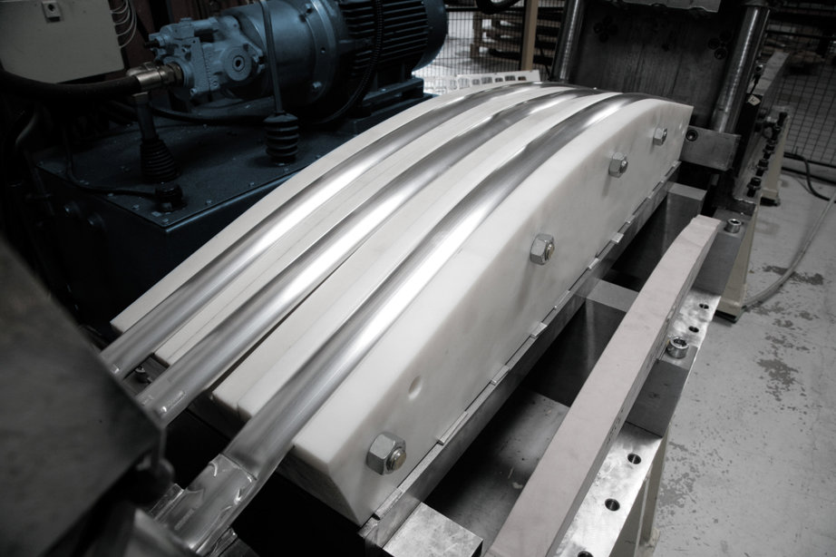 Stretch bending with aluminum